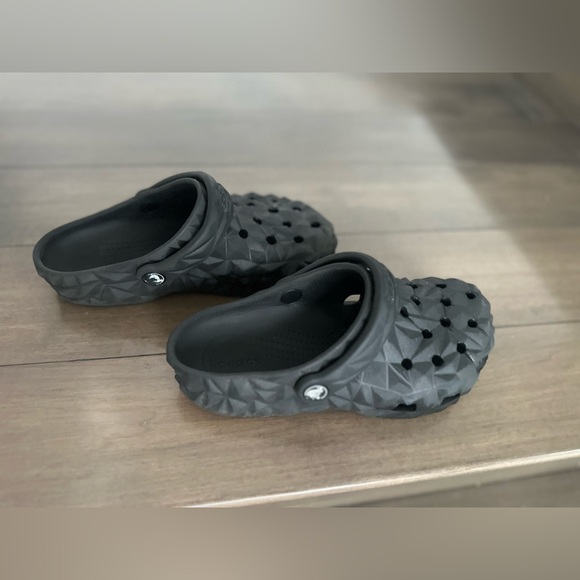Black Geometric Clogs/ woman’s 5 - Picture 7 of 12